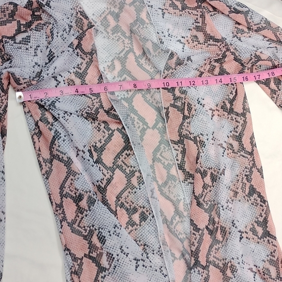 Snake skin look sheer women's one size fits all wrap - Picture 5 of 8